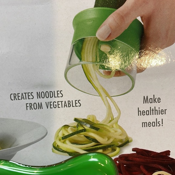 OXO Good Grips Hand Held Spiralizer. NEW! Make Veggies into Noodles - Picture 3 of 7
